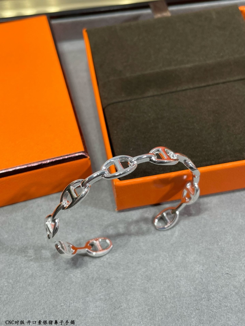H**me5 bracelets